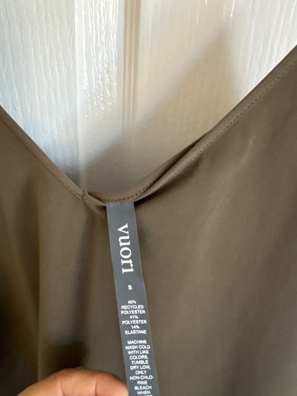 Vuori Villa Cami V-Neck Performance Stretch Tank Top Size XS NWOT - Picture 10 of 11